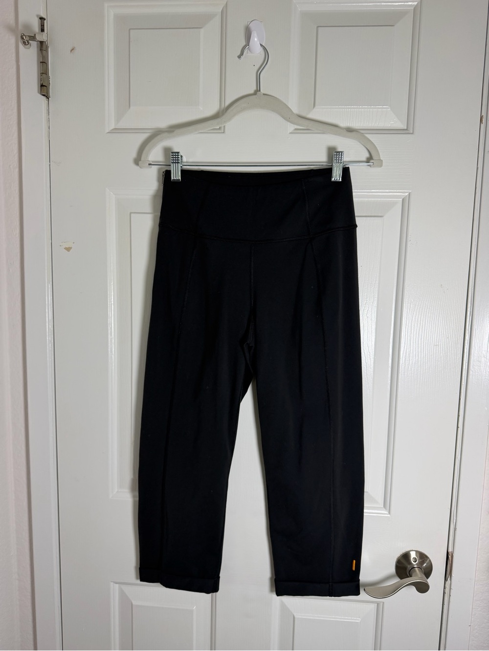 Lucy‎ Women's Size XS Black Nylon
Side Zip Slim Leg Capris Pants